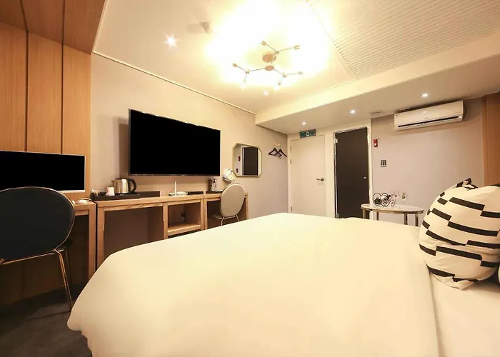 Bay 202 Hotel *