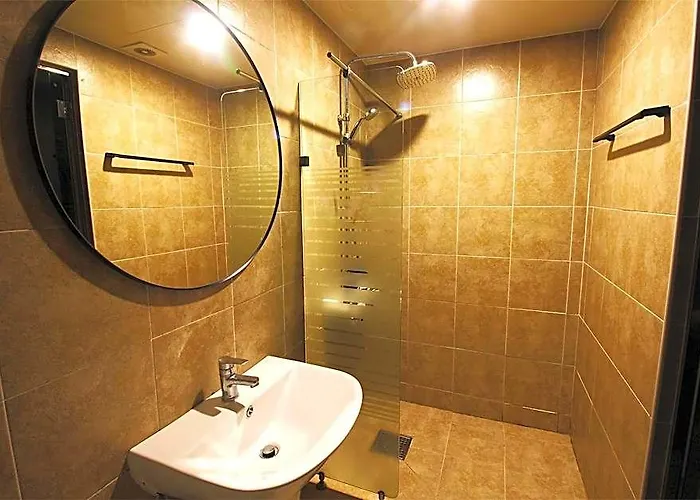 Bay 202 Hotel *
